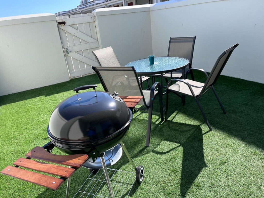 self catrering cape town apartment with terrace and barbecue area